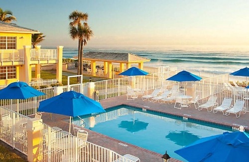 Gulf Stream Station Balnéaire | 1 BR beachfront w/pool in Gulf Stream, FL. Minutes to Atlantic Ave. in Delray