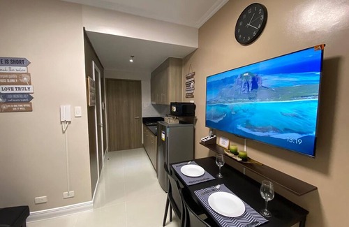 Highway Hills Copropriété | 1 BR Fully Furnished Condo in Mandaluyong with Pool and Parking - Fame3 - 2030