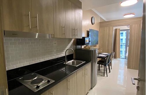 Highway Hills Copropriété | 1 BR Fully Furnished Condo in Mandaluyong with Pool and Parking - Fame3 - 2030