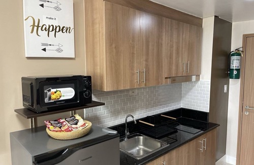 San Lorenzo Copropriété | 1 BR Fully Furnished Condo in Makati with Pool and Parking - Red Res. Unit 1132