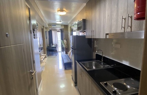 Barangay 76 Copropriété | 1 BR Fully Furnished Condo Across MOA with Pool and Parking - S Res. Unit 0911