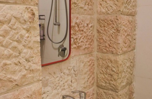 Jerusalem City Centre Appartement | 1 Br Gem in Charming Nachlaot Steps to Shuk