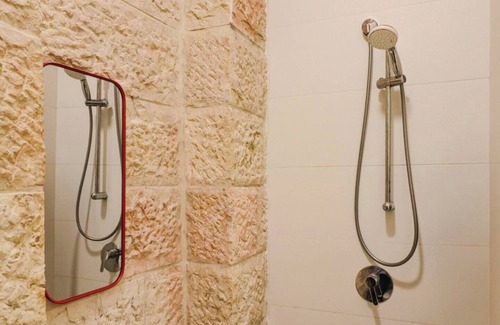 Jerusalem City Centre Appartement | 1 Br Gem in Charming Nachlaot Steps to Shuk