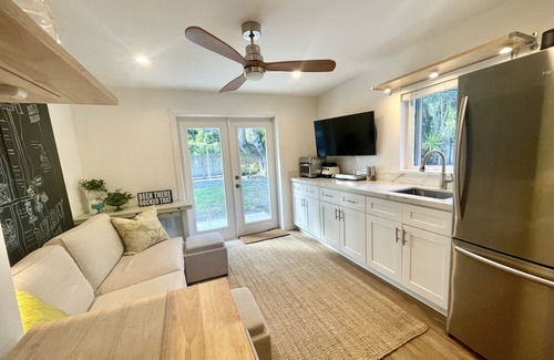Osceola Park Maison | 1 BR Private Guest House, well-appointed with every amenity
