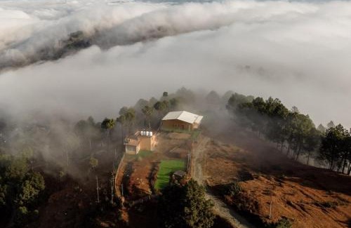 Jakh Maison | 1 br Stay Enclosing the Mountains Nivriti Cottage by RoamHome