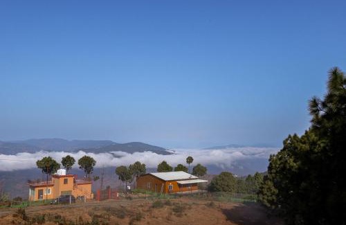 Jakh Maison | 1 br Stay Enclosing the Mountains Nivriti Cottage by RoamHome