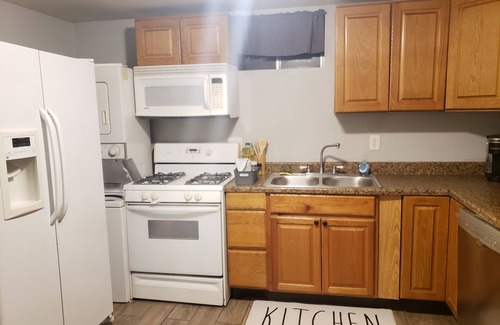 Lakewood Maison | 1 BRM Basement Apartment/ 420 friendly outside