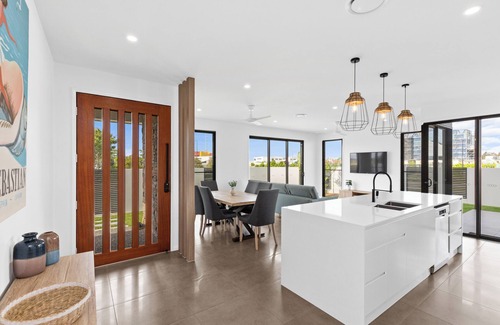 Pelican Waters Maison | 1 Bulwer Dr Pelican Waters