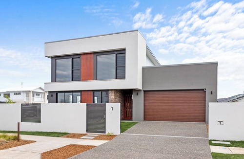 Pelican Waters Maison | 1 Bulwer Dr Pelican Waters