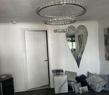 Basildon Maison | 1 Double Bedroom Luxury Space with Living Room, Bathroom and Kitchen
