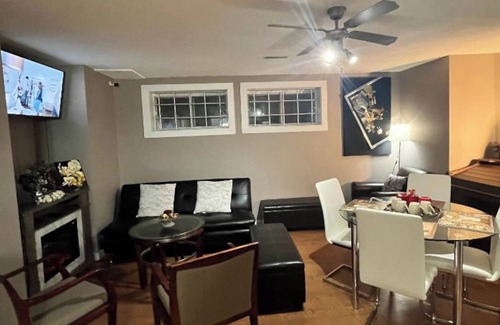 West Edmonton Maison | Ellegant private bedroom in a quiet and nice home to stay in West Edmonton Area