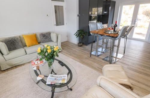 Pembroke Dock Maison | 1 Gloucester Way