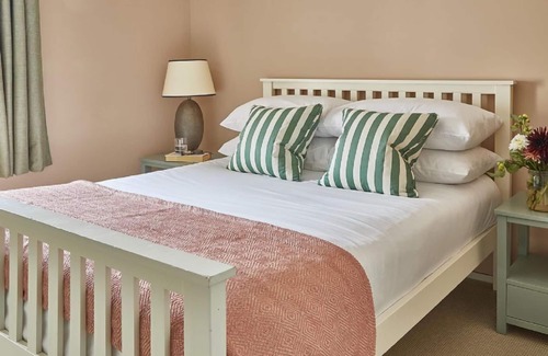 North Barsham Appartement | 1 kingsize, 1 kingsize zip n link can be singles, 3 doubles, 1 twin, 2 travel cots