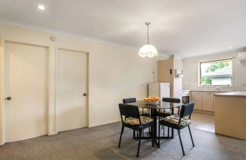 Glen Eden Maison | 1 large room in cozy 3-Bedroom in glen eden