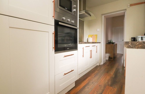 Ingleton Maison | 1 LYTHAM TERRACE, pet friendly, character holiday cottage in Ingleton