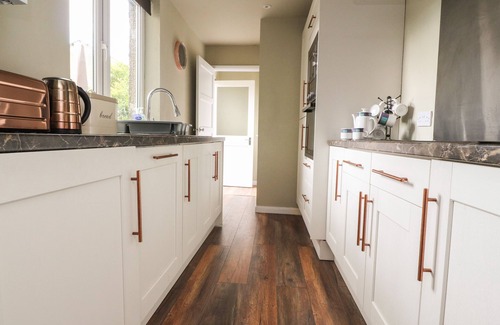 Ingleton Maison | 1 LYTHAM TERRACE, pet friendly, character holiday cottage in Ingleton