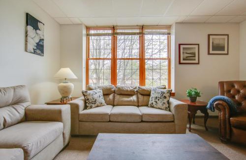 New Kensington Appartement | 1 Mi to Allegheny River Cozy Apt with Shared Patio!