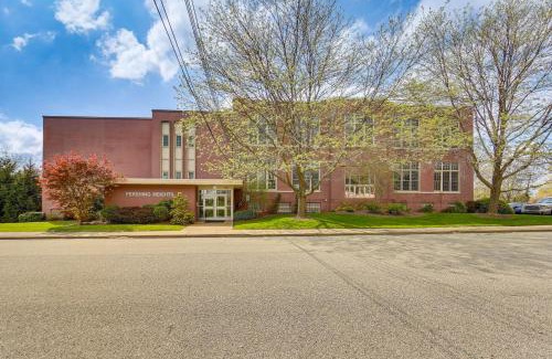 New Kensington Appartement | 1 Mi to Allegheny River New Kensington Studio!