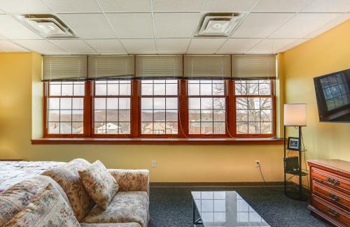 New Kensington Appartement | 1 Mi to Allegheny River New Kensington Studio!