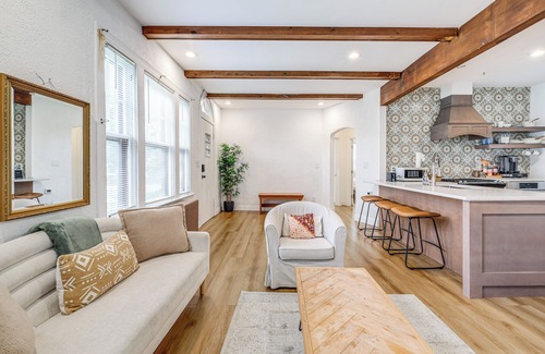 College Park Maison | 1 Mi to Arts District: Modern Hyattsville Hideaway