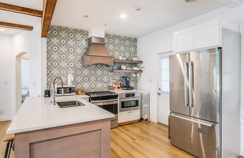College Park Maison | 1 Mi to Arts District: Modern Hyattsville Hideaway