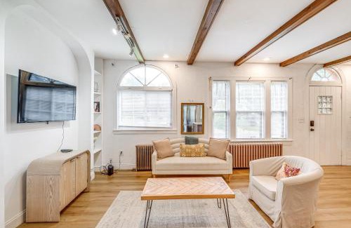 College Park Maison | 1 Mi to Arts District Modern Hyattsville Hideaway