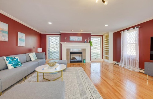 East Sandwich Maison | 1 Mi to Beach Spacious Retreat in East Sandwich!