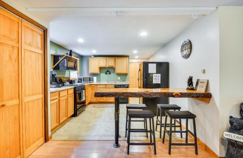 Brantingham Maison | 1 Mi to Brantingham Lake New York Getaway!