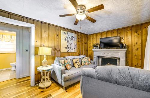 Springville Maison | 1 Mi to Buchanan Resort Home with Deck and Yard!