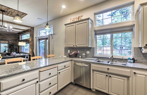 Comstock Acres Maison | 1 Mi to Commons Beach: Tahoe City Getaway!