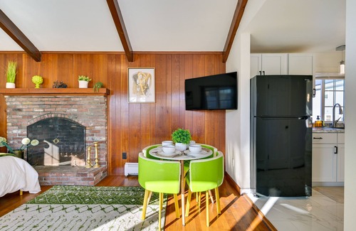 Salem Appartement | 1 Mi to Downtown Salem: Studio w/ Fire Pit Access