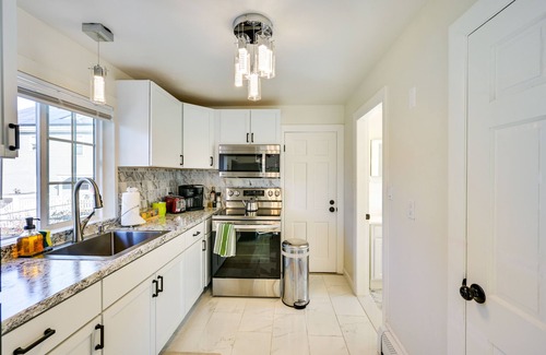 Salem Appartement | 1 Mi to Downtown Salem: Studio w/ Fire Pit Access