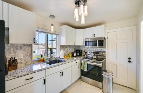 Salem Appartement | 1 Mi to Downtown Salem Studio with Fire Pit Access