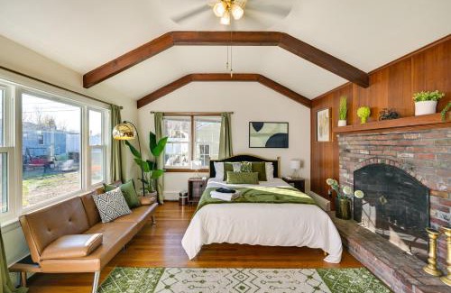 Salem Appartement | 1 Mi to Downtown Salem Studio with Fire Pit Access