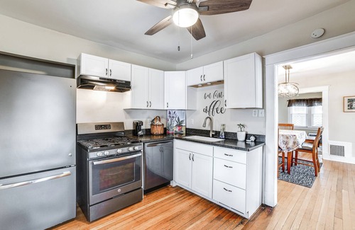 Binghamton Appartement | 1 Mi to Dtwn Binghamton: Apt w/ Covered Balcony!