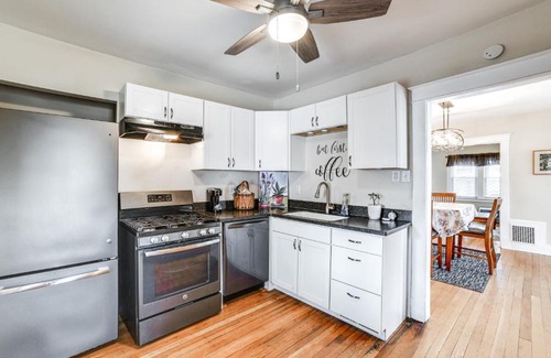 Binghamton Appartement | 1 Mi to Dtwn Binghamton Apt with Covered Balcony!