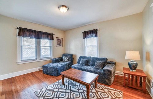 Binghamton Appartement | 1 Mi to Dtwn Binghamton Apt with Covered Balcony!