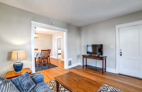Binghamton Appartement | 1 Mi to Dtwn Binghamton Apt with Covered Balcony!