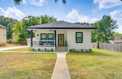 Brenham Maison | 1 Mi to Dtwn Brenham! The Bell and Bloom Cottage