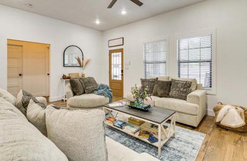 Brenham Maison | 1 Mi to Dtwn Brenham! The Bell and Bloom Cottage