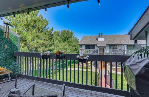 Castle Rock Appartement | 1 Mi to Dtwn Condo with Pool Access in Castle Rock