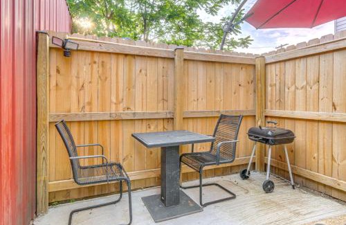 Cumberland Appartement | 1 Mi to Dtwn Cumberland Historic Apt with Patio!
