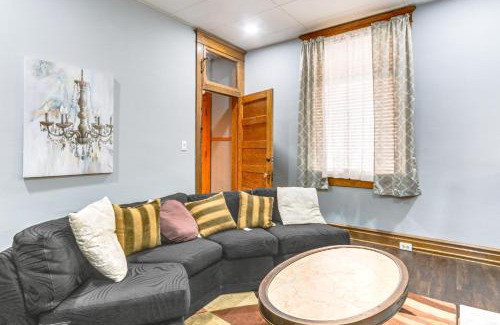 Cumberland Appartement | 1 Mi to Dtwn Cumberland Historic Apt with Patio!