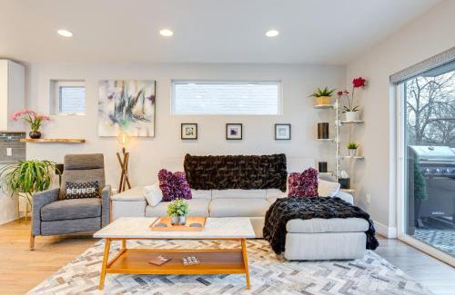 Lincoln Park Maison | 1 Mi to Dtwn Denver Sleek Duplex with Rooftop Deck!
