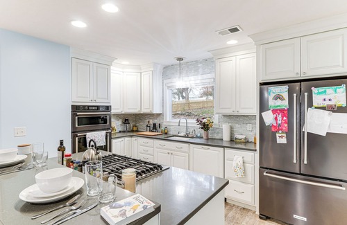 Newburgh Cottage | 1 Mi to Dtwn Newburgh: Quiet Home w/ Yard!