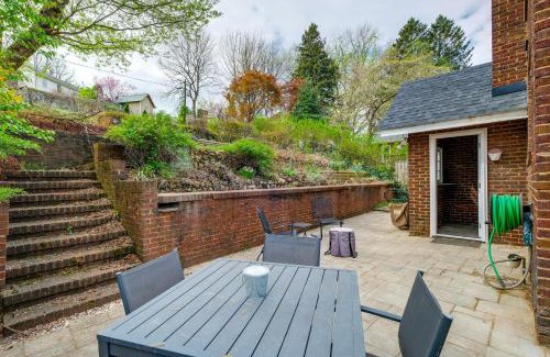 Roanoke Maison | 1 Mi to Dtwn Roanoke Home with Yard and Mtn View!
