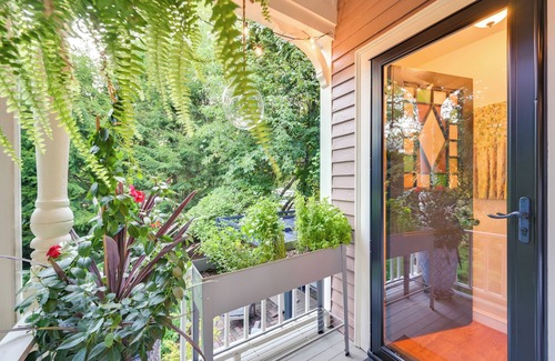 Salem Appartement | < 1 Mi to Dtwn Salem: Apt w/ Shared Patio & Yard!