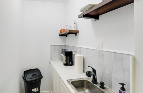 Greenwood Appartement | < 1 Mi to Dtwn: Updated Studio in North Greenwood!