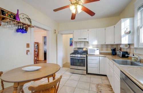 Arlington Maison | 1 Mi to East Falls Station: Home w/ Office!