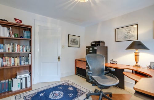 Arlington Maison | 1 Mi to East Falls Station: Home w/ Office!